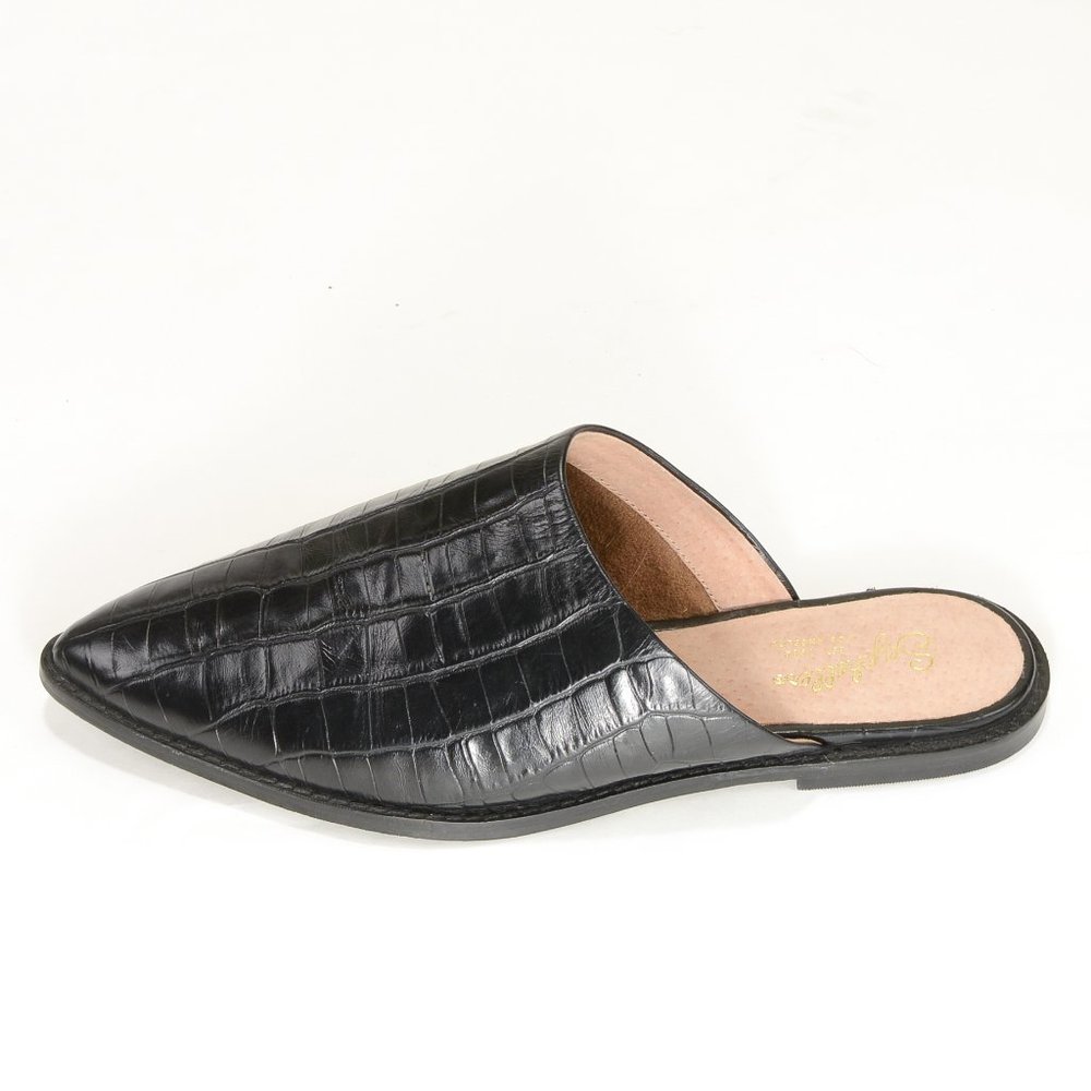 Gorgeous SEYCHELLES croc-embossed black leather slip-ons like new!